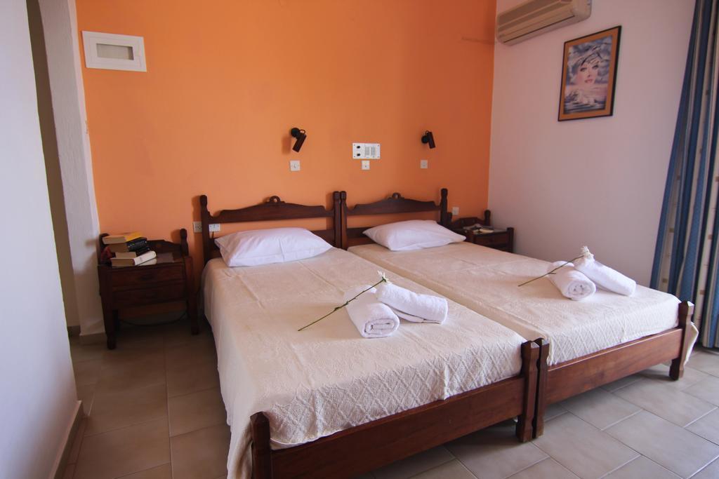 Lofos Hotel Плакиас Экстерьер фото