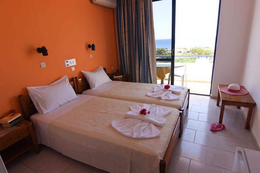 Lofos Hotel Плакиас Экстерьер фото