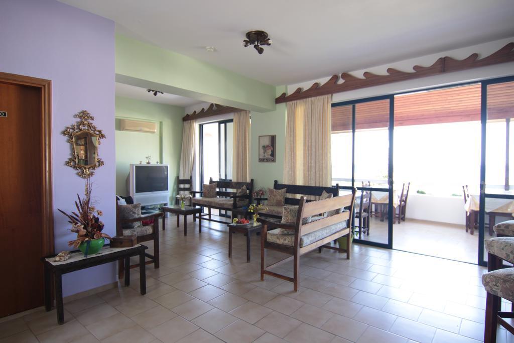 Lofos Hotel Плакиас Экстерьер фото