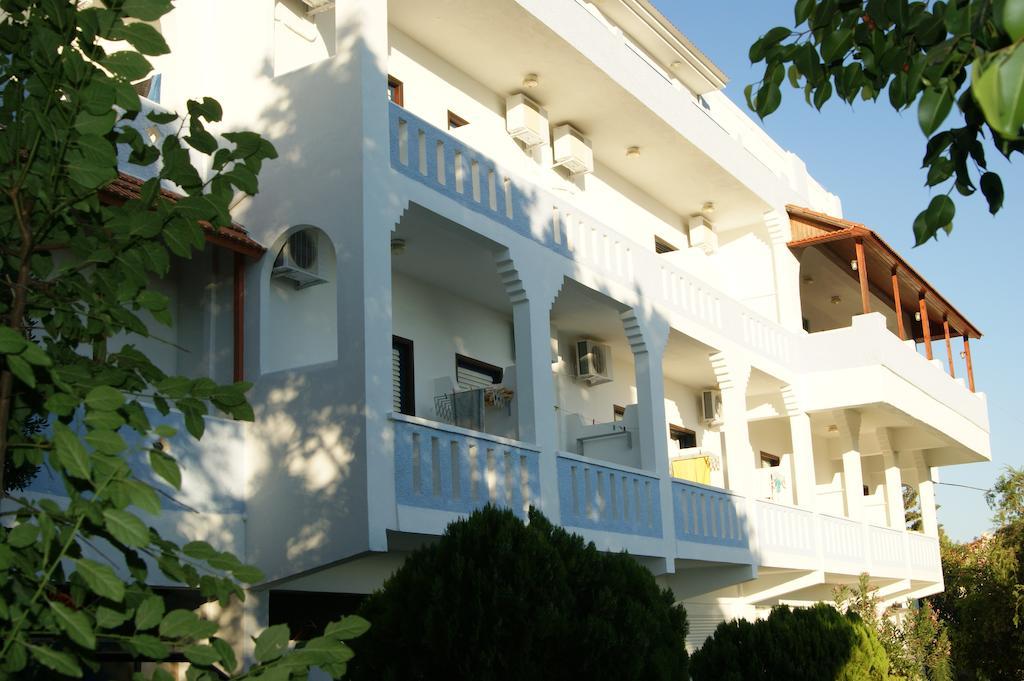 Lofos Hotel Плакиас Экстерьер фото